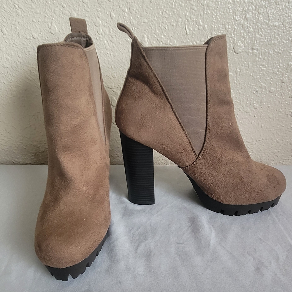 Women's Tan Suede Ankle Boots